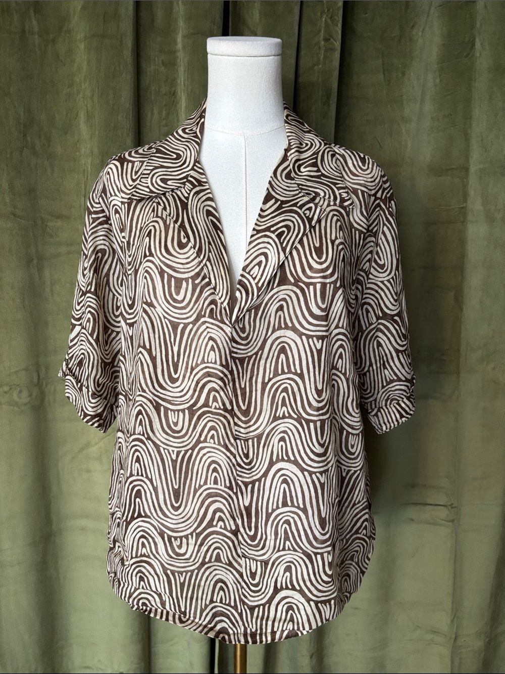 Relaxed V-Neck Swirl Print Blouse in Brown & Cream